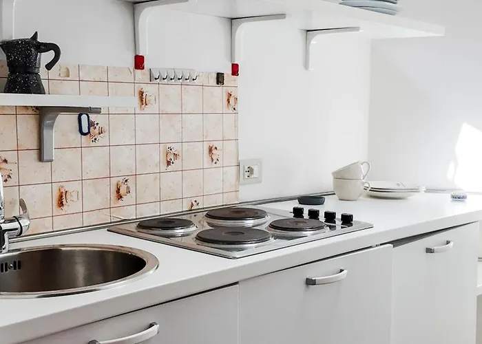 Hostmate - Cardinal Del Monte - 4